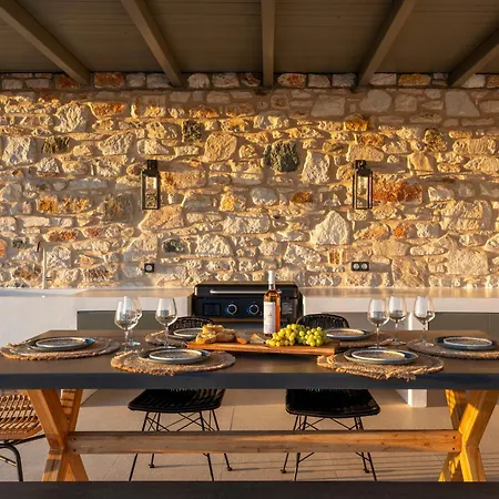 Plastires ヴィラ *